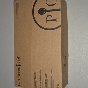 New Sealed Pampered Chef Easy Accent Decorator #100260